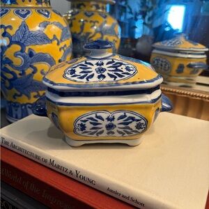 Vintage Chinoiserie Lidded Trinket Dish Box Planter Porcelain Chinese Asian